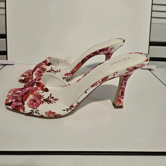 Guess Floral Print Open-Toe Heels - Picture 5 of 13